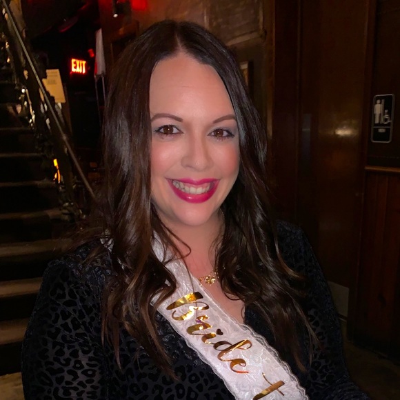 Meet your Posher, Allison - Picture 1 of 1